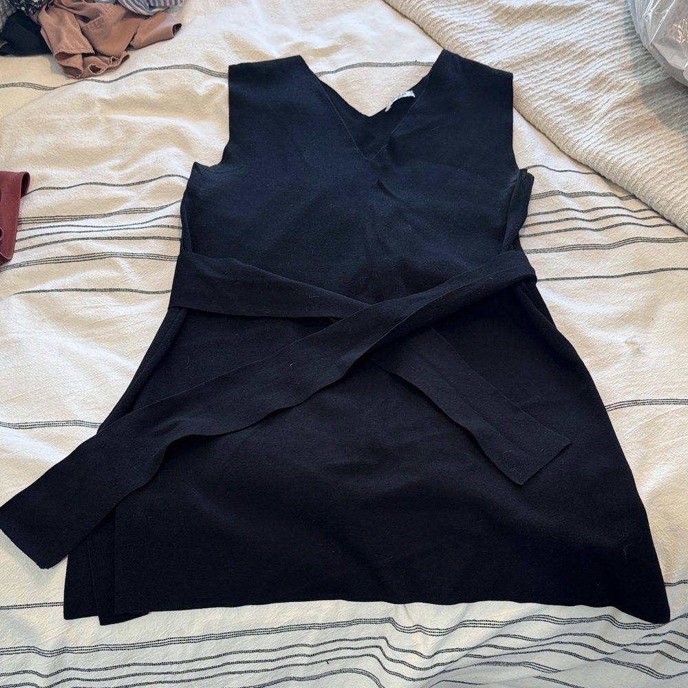 Sleeveless V-Neck Wrap Belt Black tank shirt